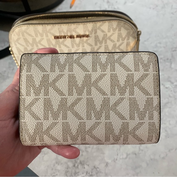 Michael Kors White Crossbody bag and wallet - Picture 15 of 16